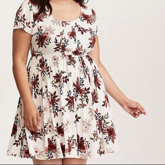 torrid Dresses & Skirts - Torrid Floral Pin Tuck Dress